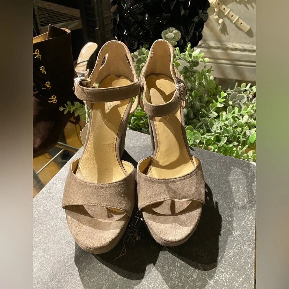 NWB Via Spiga Vanita Light Grey Suede Platform Sandals 7